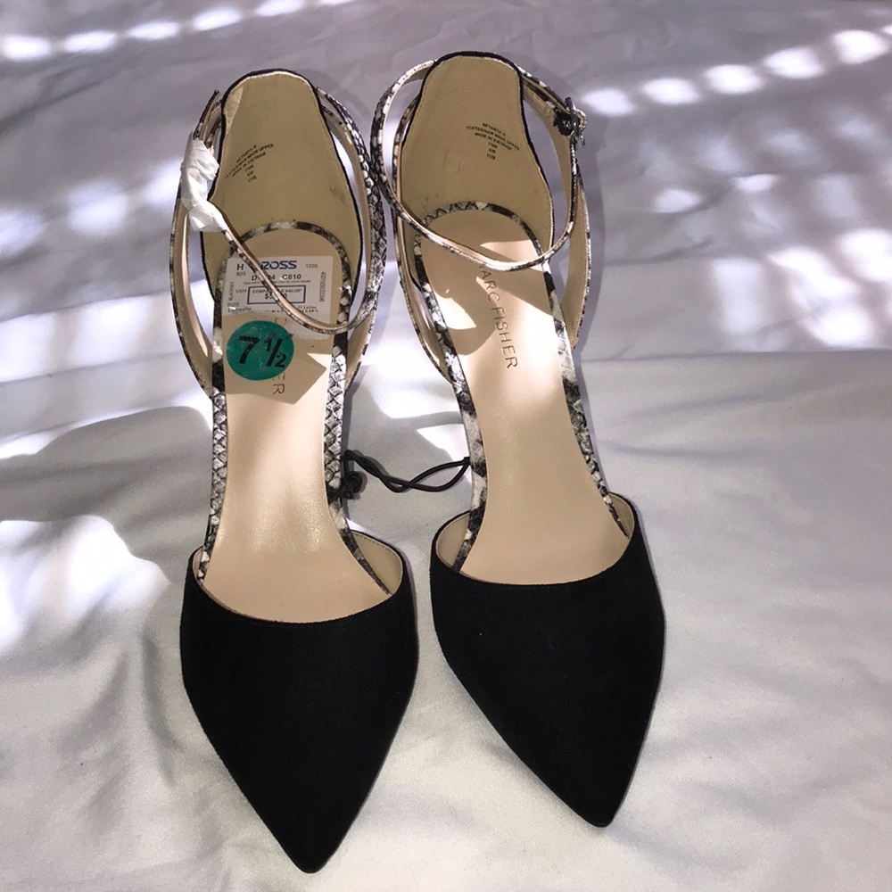 Snake print accent shoes